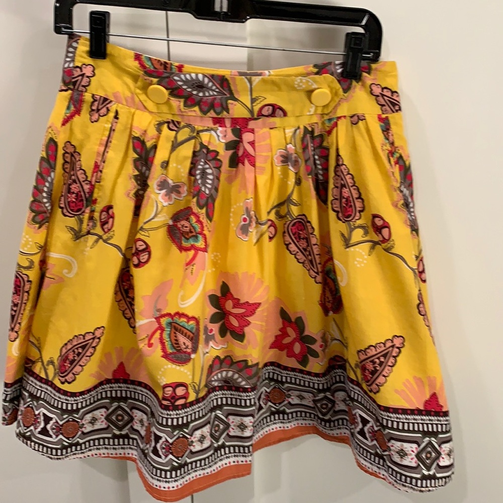 Light cotton skirt. Cotton lining.
